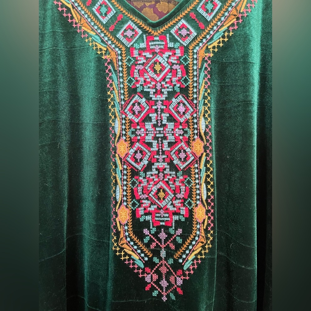 Calessa green embroidered top 1X GUC - Picture 2 of 4